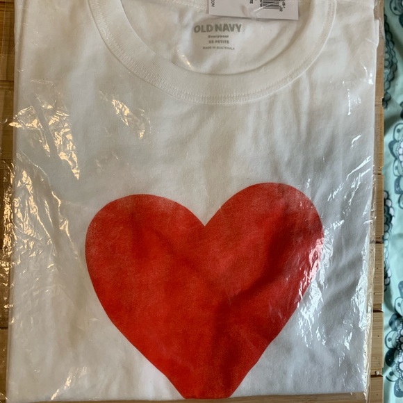Heart T-shirt ON Every Wear Graphic Heart T-shirt Size XSP - Picture 3 of 5